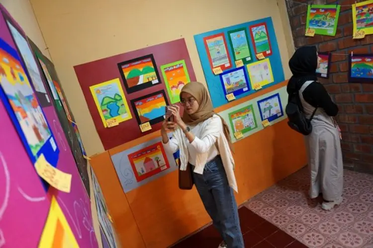 FOTO: Pameran Gambar Kreasi Bertajuk Menggambar Ceria