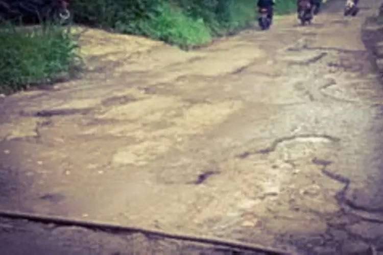 Jalan Dekat Gerbang Masuk Pemda KBB Rusak, Begini Penjelasan Kadis PUTR