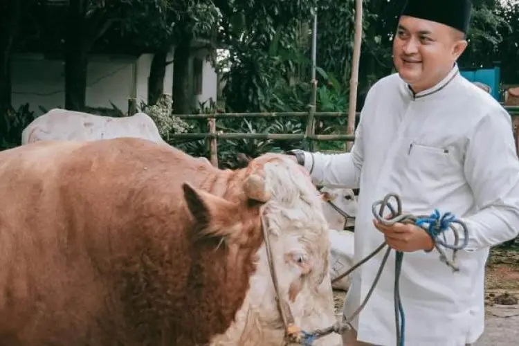Rudy Susmanto Salurkan Hewan Kurban dari Prabowo Subianto untuk Warga Kabupaten Bogor