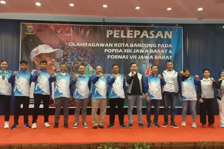 Kontingan Atlet Kota Bandung untuk Ajang Popda Jabar 2023 dan Fornas VII Jabar Resmi Dilepas