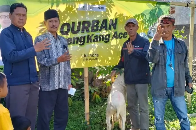 Belasan Sapi dan Kambing Disalurkan Golkar Untuk Masyarakat di Jabar