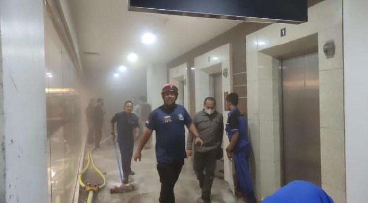 Lippo Plaza Ekalokasari Terbakar, 5 Satpam Dievakuasi ke Rumah Sakit