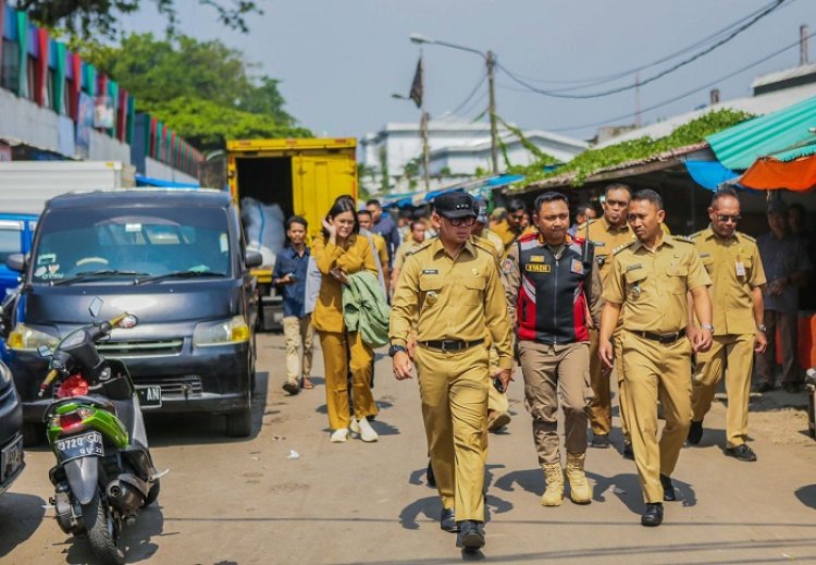 Berkantor di Alun-alun Kota Bogor, Bima Arya Cek Penataan dan Gelar Briefing Staf