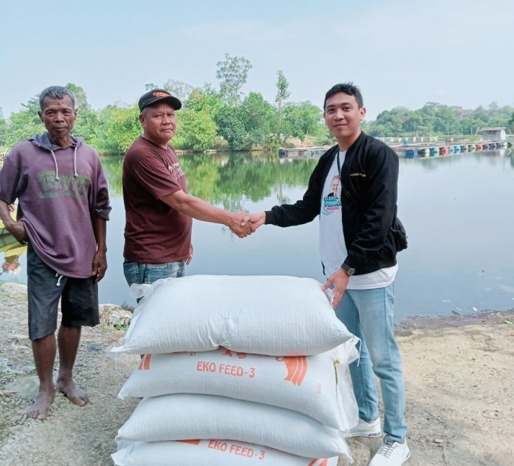 Silaturahmi ke Nelayan Tambak Karawang, KNP Gelontorkan Bantuan