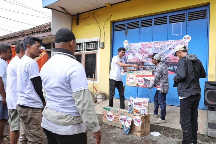 Komunitas Sopir Truk Pendukung Ganjar Bantu  Borong UMKM di Bandung Barat
