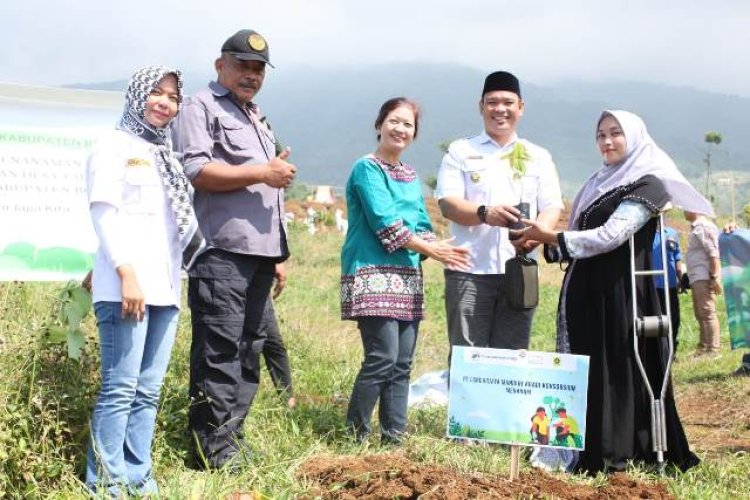 Petani Penyandang Disabilitas Bogor Tanam 60 Ribu Pohon Hijaukan Gunung Halimun Salak