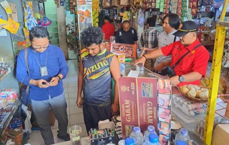 Satpol PP Kota Bogor Bersama Petugas Gabungan Sita Ratusan Rokok Ilegal Tanpa Cukai di Sejumlah Warung Perbatasan Kabupaten/Kota