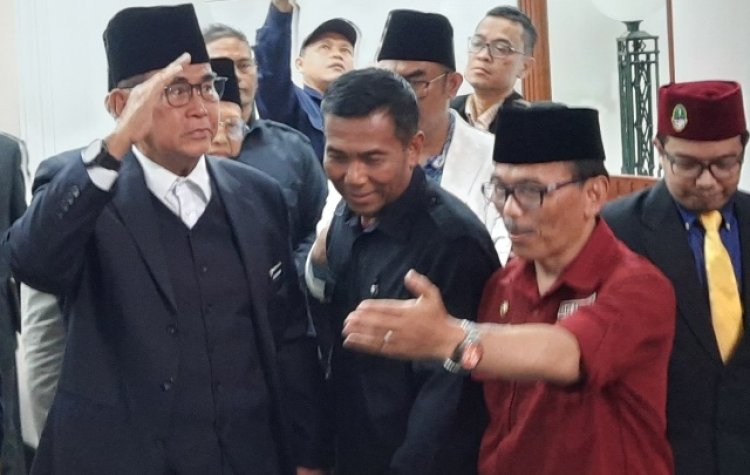 Ridwan Kamil Serahkan Laporan Tim Investigasi Pimpinan Ponpes Al-Zaytun Panji Gumilang ke Menko Polhukam