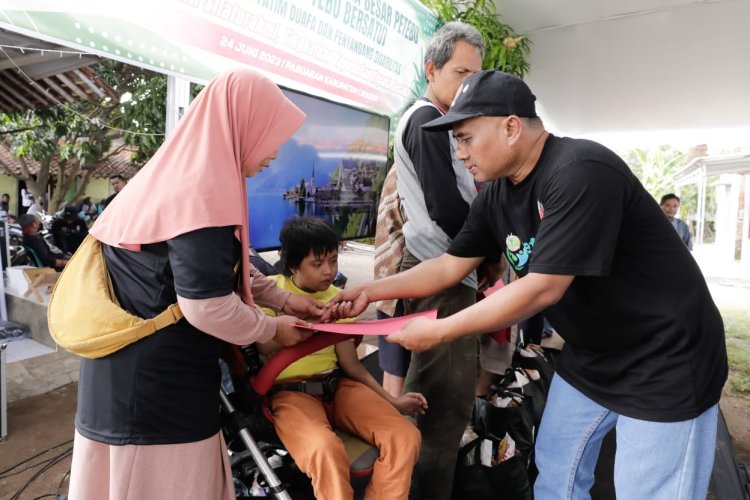 Petebu Ganjar Santuni Penyandang Disabilitas, Anak Yatim, dan Duafa di Cirebon