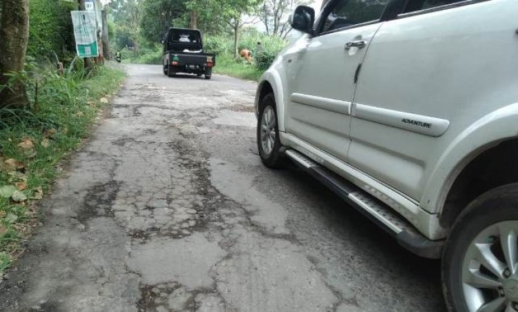 Akses Jalan Menuju Objek Wisata Banyak Yang Rusak, Disparbud KBB ...