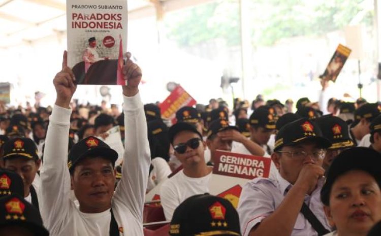 Bekal Promosikan Prabowo Subianto, Ribuan Kader Partai Gerindra di Dapil 2 Dapat Buku Paradoks Indonesia