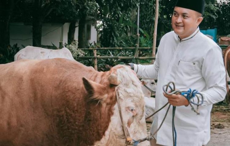 Rudy Susmanto Salurkan Hewan Kurban dari Prabowo Subianto untuk Warga Kabupaten Bogor