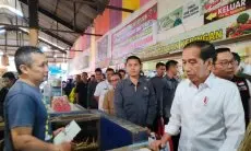 Selain Cek Harga Pangan, Presiden Jokowi Berikan Bantuan Kepada Pedagang Pasar Cihapit
