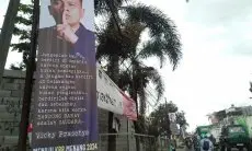 Sepekan Terpasang, Rupanya Baliho dan Banner Vicky Prasetyo di KBB Ilegal