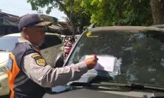 Berikan Efek Jera, Dishub Kota Cimahi Berikan Sanksi Kepada Puluhan Kendaraan yang Parkir Liar di Sejumlah Titik In