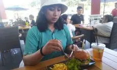 Tak hanya Wahana Air, Wahoo Waterworld Suguhkan Ragam Kuliner bagi Pengunjung