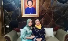 Sambangi Ceu Popong, Bacaleg Aanya Minta Wejangan Soal Partisipasi Perempuan di Dunia Politik