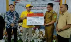 150 Warga Desa Cikoneng Bandung Sambut Bantuan Atensi dari Kemensos