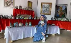 Kagumi Sosoknya, Budayawan Halimah Munawir Adakan Pameran Lukisan Batu Lady Diana di Bulan Agustus Mendarang