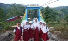 Tumbuhkan Kesejahteraan Warga, JQR Bangun Jembatan di Garut Selatan
