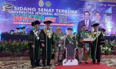 Menyaksikan Penyerahan Ijazah Raisha Adilla Kartika Rifca Setiawan Lulusan Fakultas Kedokteran Unjani Penuh Haru