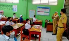 Para Orang Tua Siswa Kelas 4 Salah Satu SDN di Soreang Mengeluh Harga Buku Pelajaran Kurikulum Merdeka Rp850 Ribu