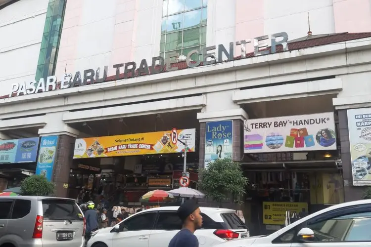 Daya Beli Anjlok, Pasar Baru Kota Bandung Kehilangan 70 Persen Pengunjung