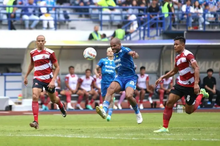 Ini Komentar Luis Milla Usai Persib Ditahan Imbang 1-1 Madura United di Stadion GBLA
