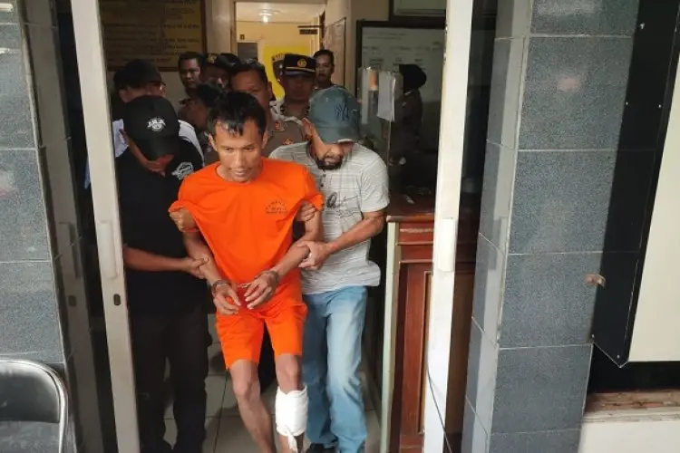 Kerap Memeras, Seorang Preman Ditembak Kakinya