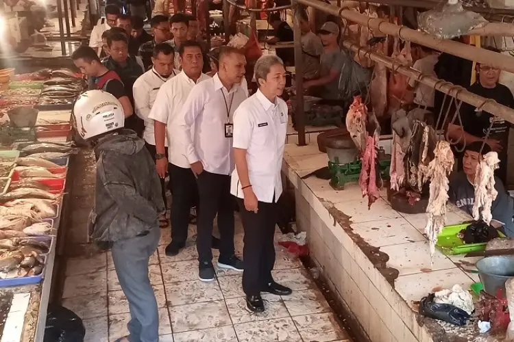 Dedie Bersama DKPP Kota Bogor Cek Peredaran Daging Sapi di Pasar Bogor, Ini Hasilnya 
