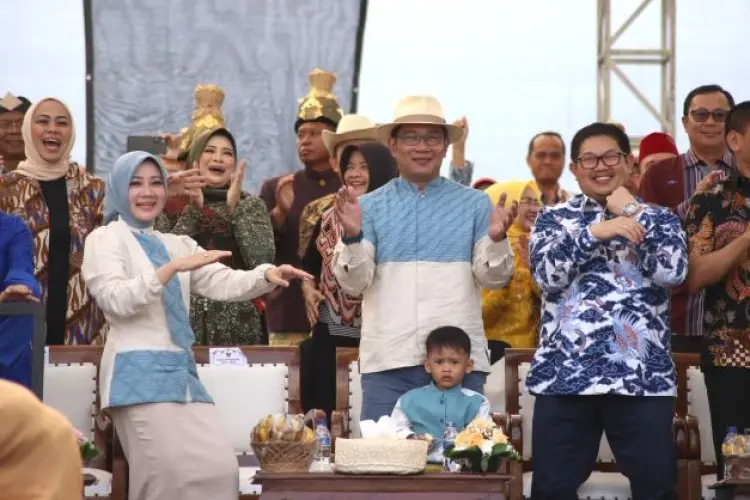 FOTO : Helaran dan Fashion Show OPD KKJ-PKJB 2023