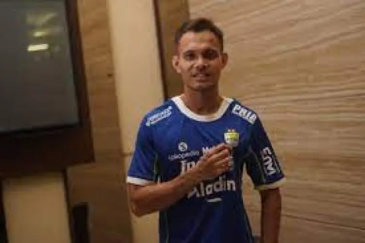 Rezaldi Hehanusa Kena Bully Bobotoh, Bek Kiri Persib itu Curhat di Instagram