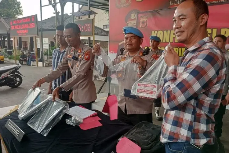 Bermodus Stiker Tempel, Pelaku Curat Ini Berhasil Diringkus Polsek Cimahi