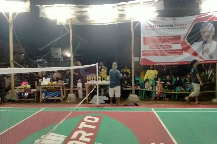 Ganjar Milenial Gelar Turnamen Badminton di Cirebon