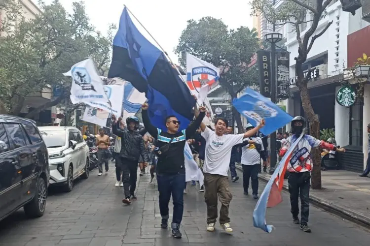 Rayakan HUT ke-30, Viking Persib Club Keliling Kota Bandung