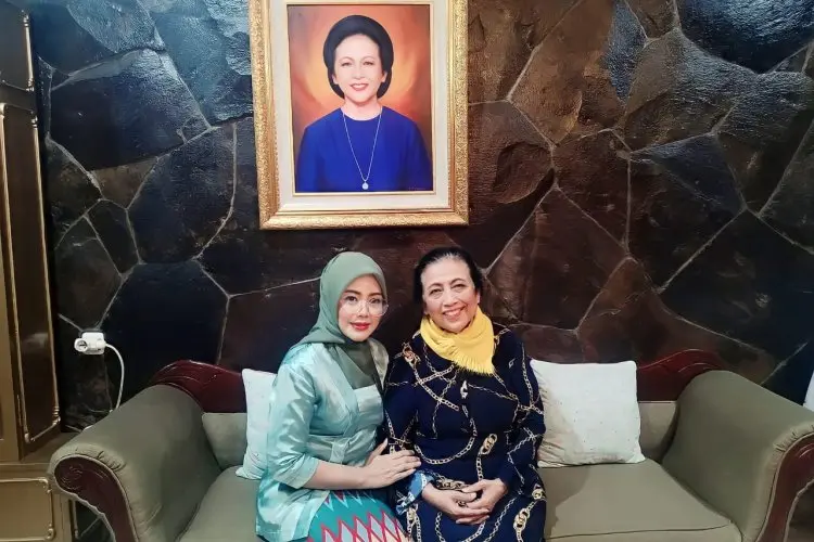 Sambangi Ceu Popong, Bacaleg Aanya Minta Wejangan Soal Partisipasi Perempuan di Dunia Politik
