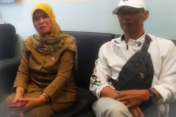 Viral Ruang Kelas SDN 1 Cipeundeuy Tak Miliki Bangku, Kepala Sekolah Ungkap Faktanya 