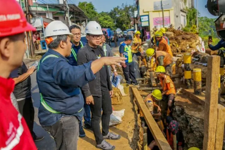 Bima Datangi Perbaikan Titik Kebocoran Pipa Cipaku, Kebutuhan Air Warga Masih Terpenuhi 