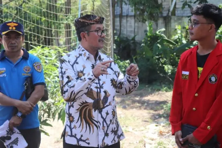 Apresiasi Swadaya Perbaiki Jalan, Bupati Cirebon Akhirnya Berikan Bantuan