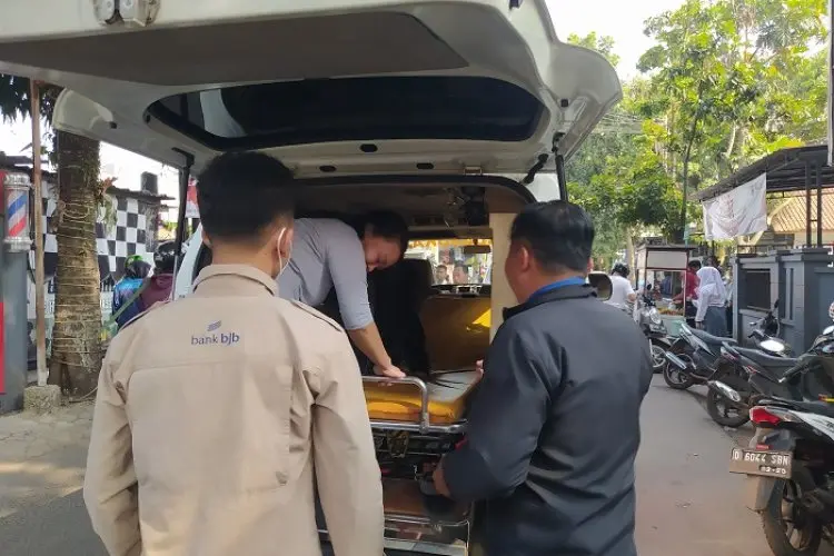 Sempat Mencekam, Begini Cerita Sopir Ambulance yang Mengantar Ratusan Korban Keracunan di Padasuka Cimahi