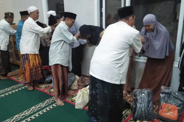 Manfaatkan Momentum 10 Muharam 1445 Hijriah, Baznas KBB Kembali Salurkan Bantuan Kepada Anak Yatim Piatu di Dua Kecamatan