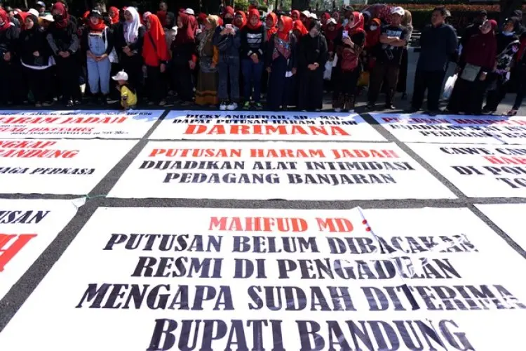 FOTO: Demo Pedagang Pasar Banjaran