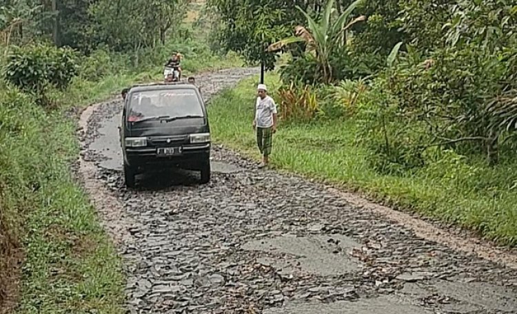 Sempat Tolong Mobil di Jalan Malasari Kabupaten Bogor, Nurodin Cerita Jalan Itu Tak Tersentuh Perbaikan 12 Tahun