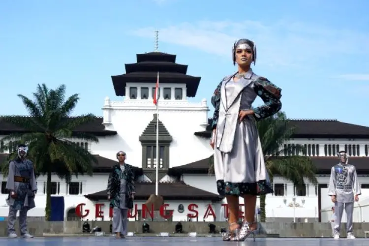 FOTO : Helaran dan Fashion Show OPD KKJ-PKJB 2023