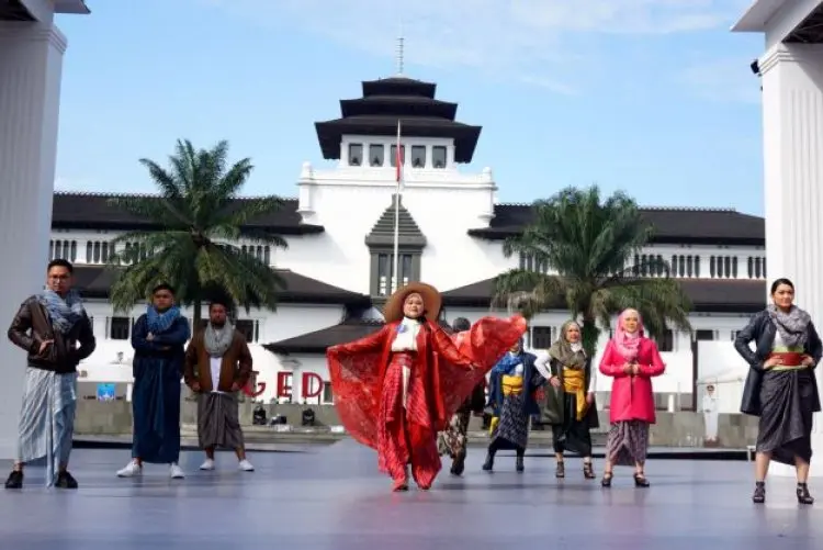 FOTO : Helaran dan Fashion Show OPD KKJ-PKJB 2023