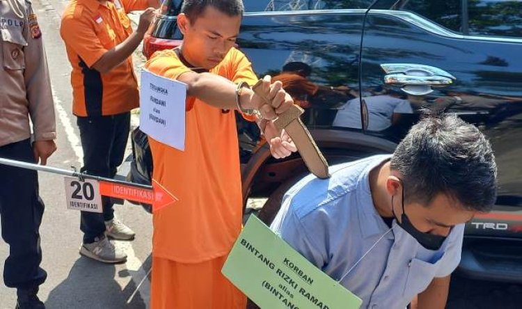 Polrestabes Bandung Gelar Rekontruksi Penusukan yang Menewaskan Pemuda di Bandung