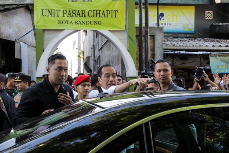 FOTO: Kunjungan Presiden Jokowi ke Pasar Cihapit Bandung