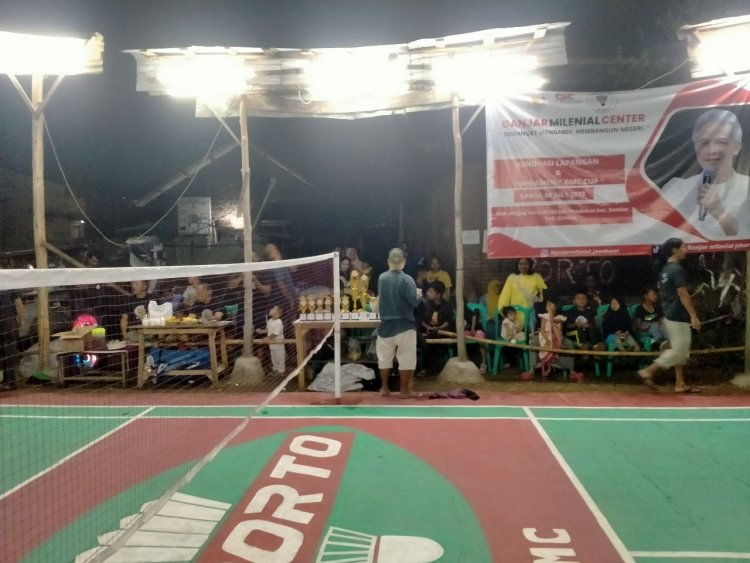 Ganjar Milenial Gelar Turnamen Badminton di Cirebon