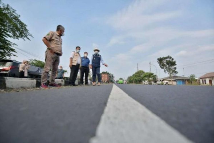 Ridwan Kamil Targetkan 800 Kilometer Jalan Milik Provinsi Jabar Diperbaiki di 2024 Melalui Program Jamu