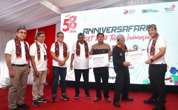 HUT ke-58 Telkom Indonesia, Telkom Jabar Serahkan Bantuan Pendidikan dan Sarana Umum di Sukabumi
